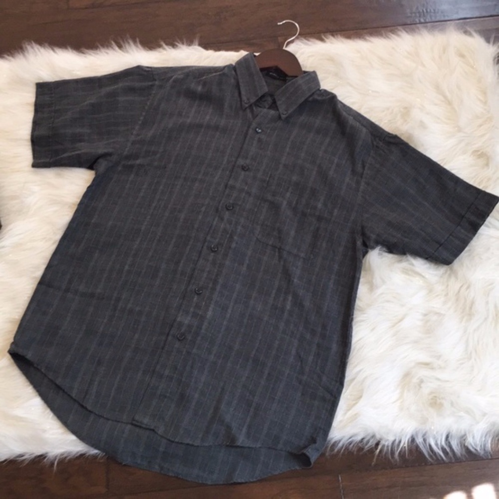 Van Heusen Gray Button Down Shirt size: Small